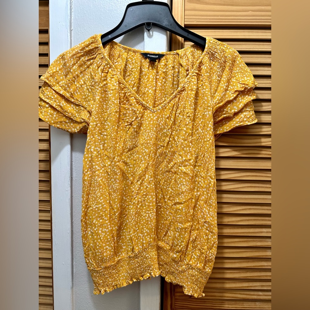 Beautiful Yellow Lightweight V-neck Top with White & Pink Dots